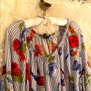 Fun flowing blouse!💕💕💕 fun sleeves!